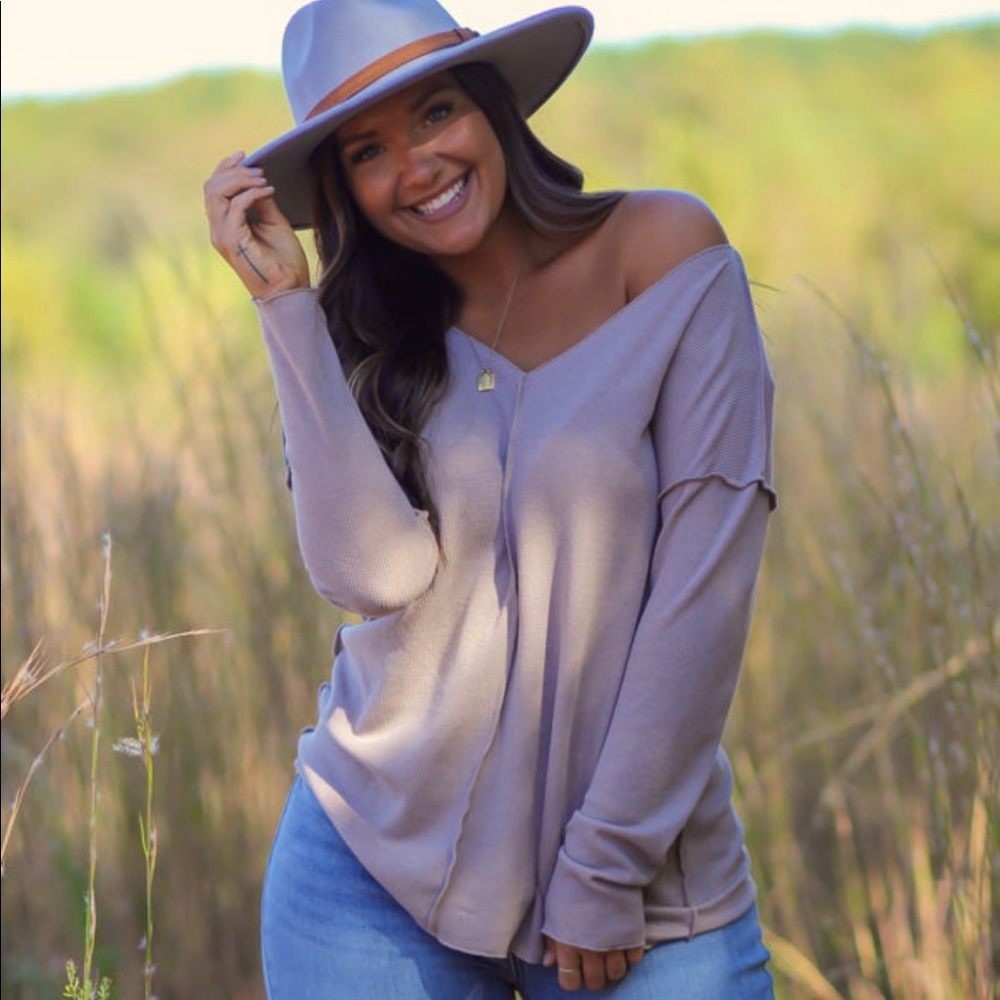 Brand new W/tags!Latte Waffle knit V Neck Longsleeve! Size;Medium!Open 2 offers!
